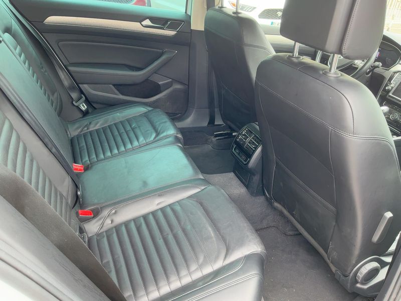 Volkswagen Passat 2.0 TDI Carat BlueMotion Tech — zdjęcie 14