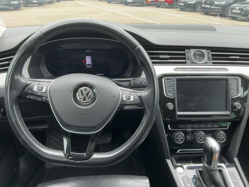 Volkswagen Passat 2.0 TDI Carat BlueMotion Tech — zdjęcie 12