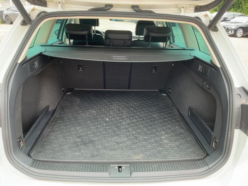 Volkswagen Passat 2.0 TDI Carat BlueMotion Tech — zdjęcie 10