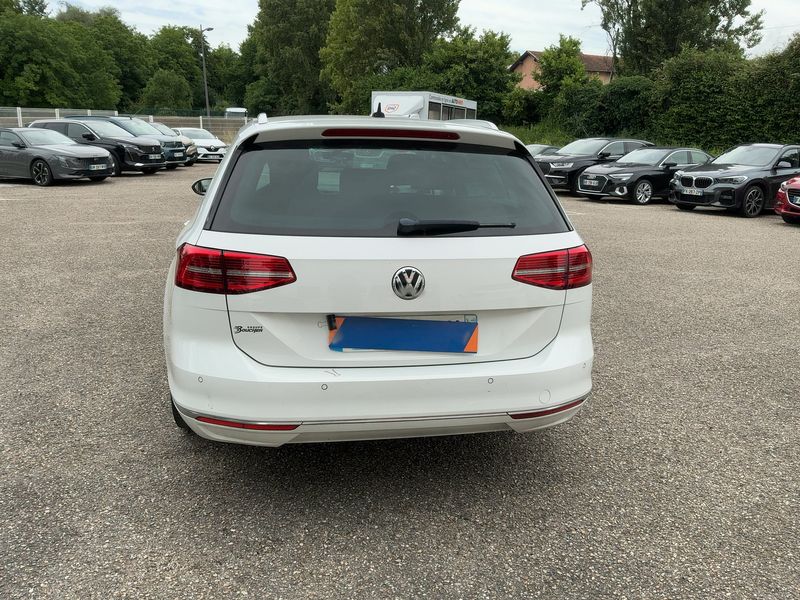 Volkswagen Passat 2.0 TDI Carat BlueMotion Tech — zdjęcie 5