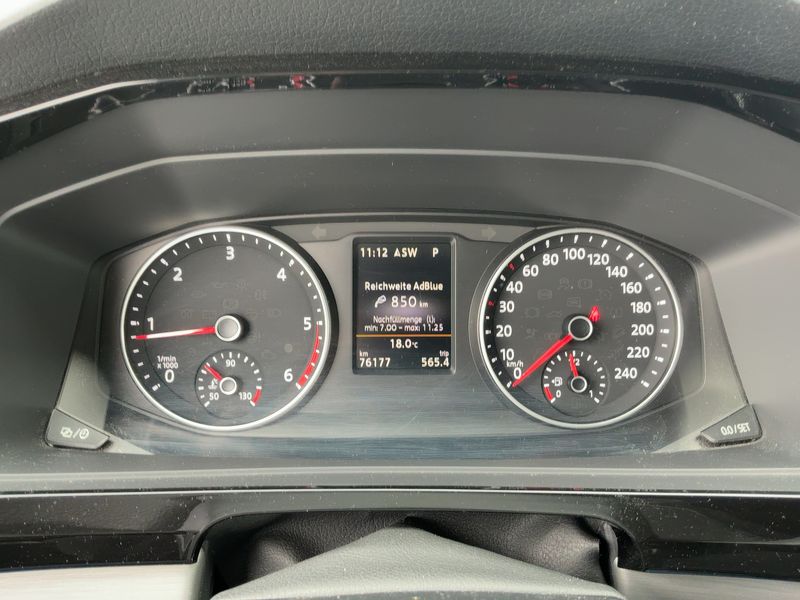 Volkswagen T6 Multivan 2.0 TDI 70 Jahre Bulli — zdjęcie 13