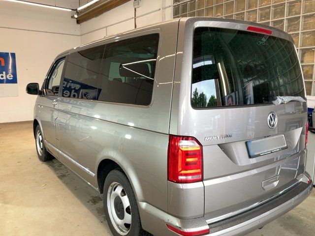 Volkswagen T6 Multivan 2.0 TDI 70 Jahre Bulli — zdjęcie 3