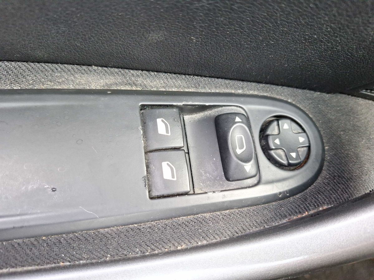 Peugeot 308 2014 — photo 94