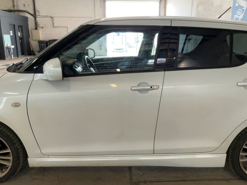 Suzuki Swift 1.6 Sport — zdjęcie 4