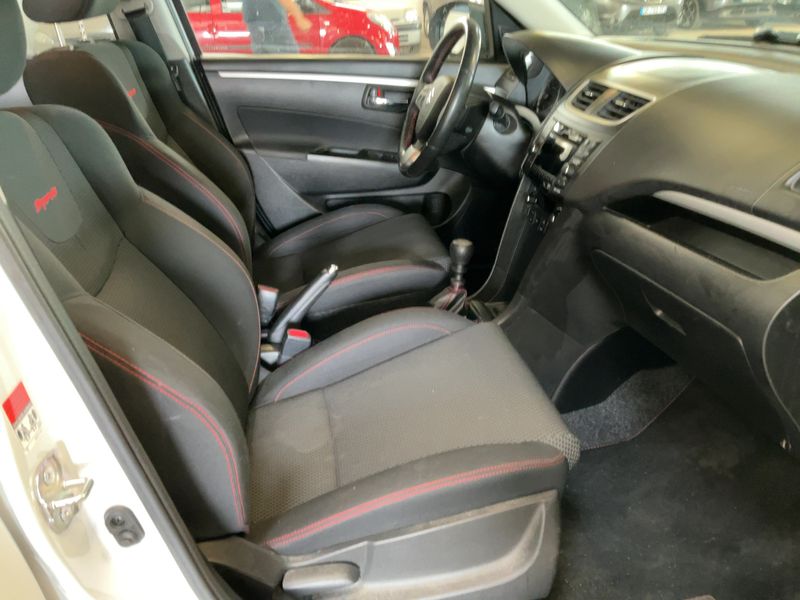 Suzuki Swift 1.6 Sport — zdjęcie 11