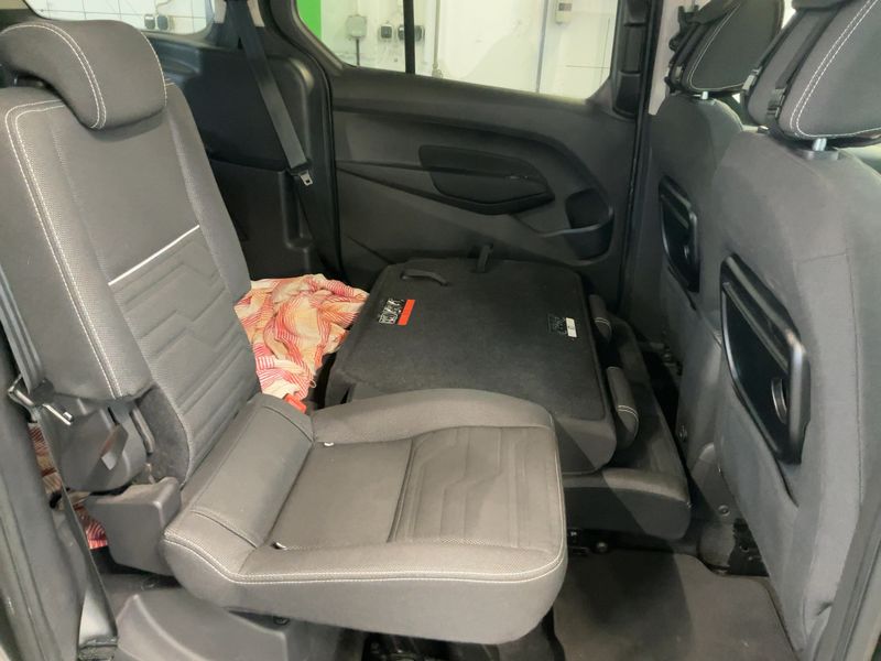 Ford Grand Tourneo Connect 1.6 TDCi Titanium — zdjęcie 14