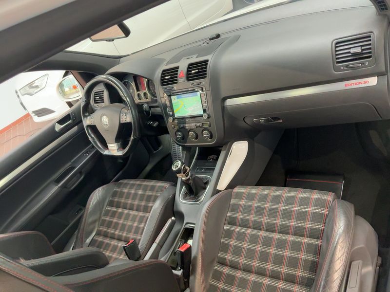Volkswagen Golf V 2.0 TFSI GTI Edition 30 — zdjęcie 12