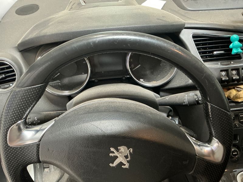 Peugeot 3008 1.6 Blue-HDi Féline 2016 – снимка 30
