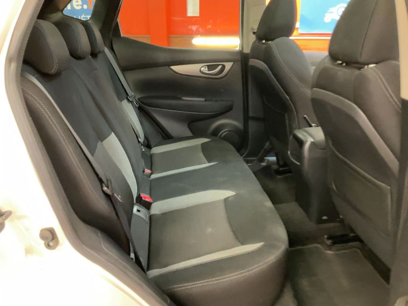 Nissan Qashqai 1.5 dCi Unique Edition — zdjęcie 14