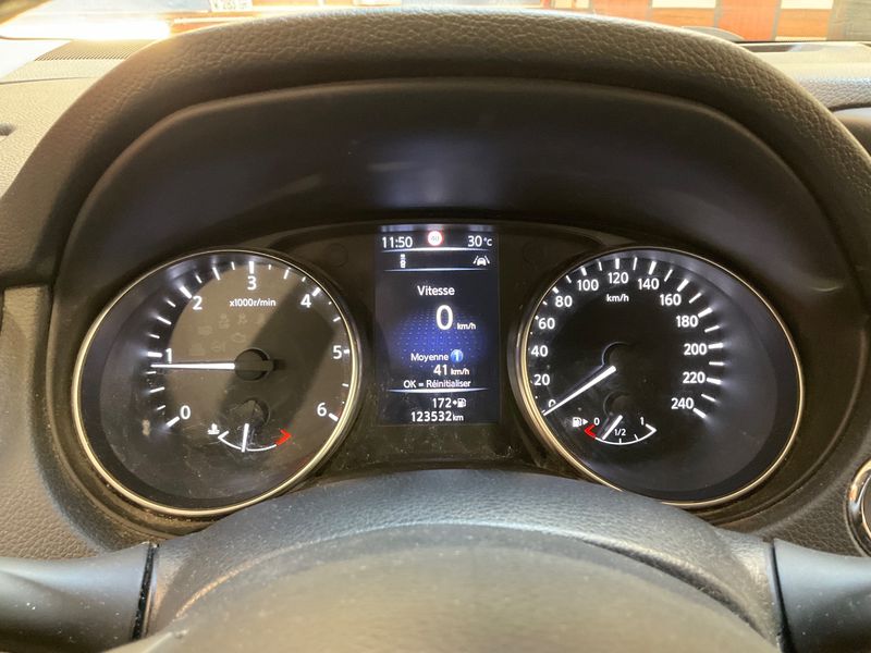 Nissan Qashqai 1.5 dCi Unique Edition — zdjęcie 13