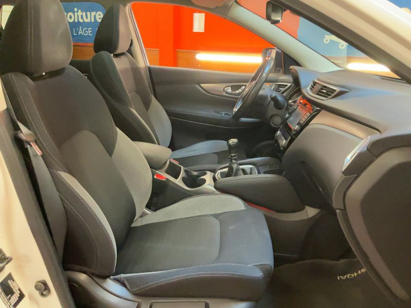 Nissan Qashqai 1.5 dCi Unique Edition — zdjęcie 11
