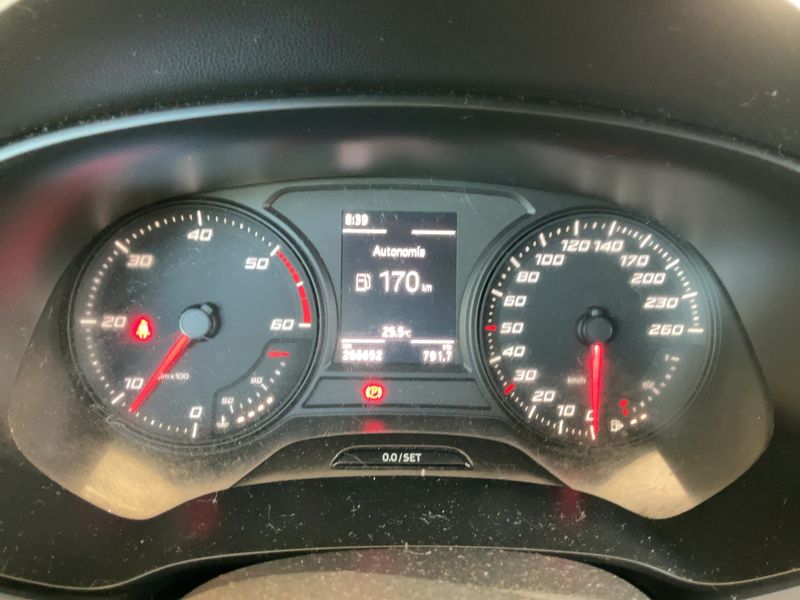 Seat Leon 1.6 TDI Reference — zdjęcie 13