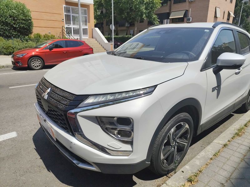 Mitsubishi Eclipse Cross 2.4 Plug-in Hybrid Kaiteki 4WD — zdjęcie 2