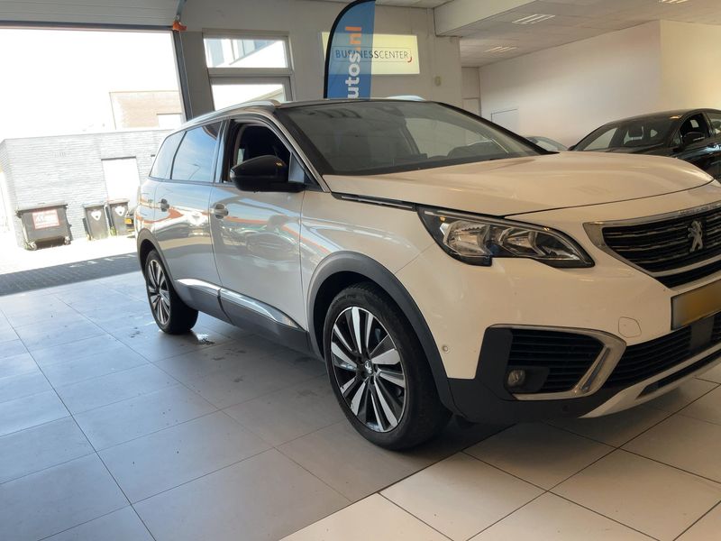 Peugeot 5008 1.2 PureTech Allure — zdjęcie 8