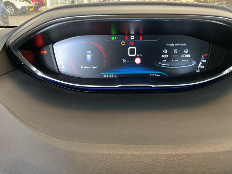 Peugeot 5008 1.2 PureTech Allure 2019 – снимка 22