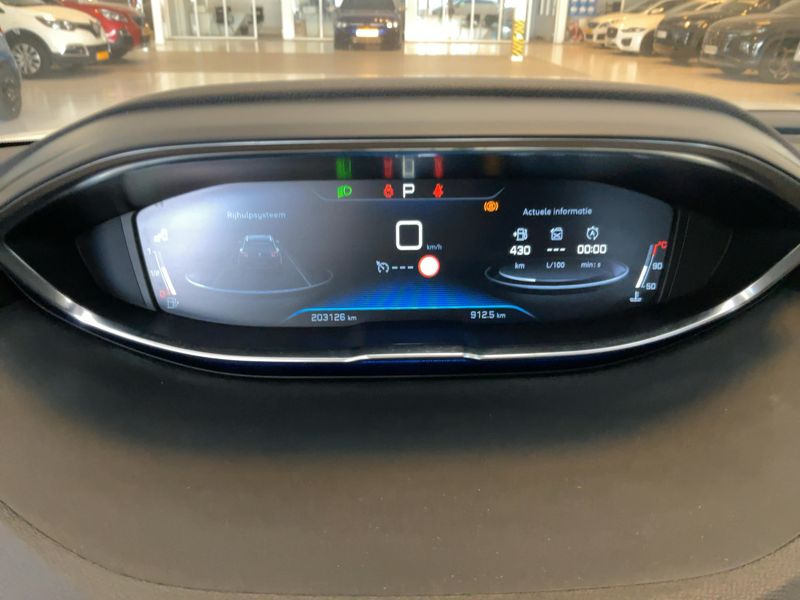 Peugeot 5008 1.2 PureTech Allure — zdjęcie 13