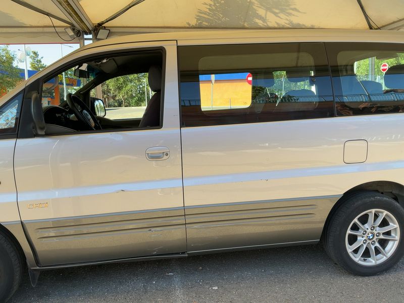 Hyundai H1 2.5 CRDi Starex — zdjęcie 4