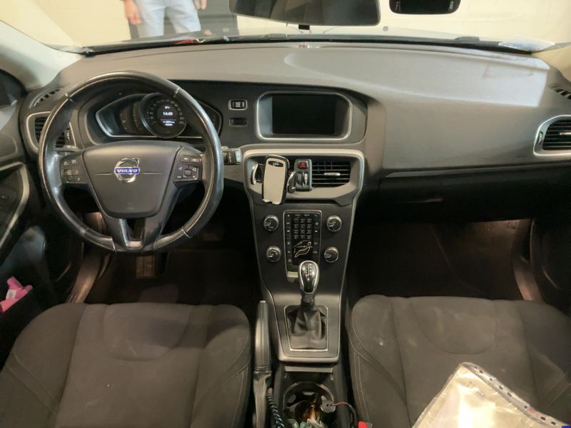 Volvo V40 2.0 D3 Kinetic 2015 – снимка 17