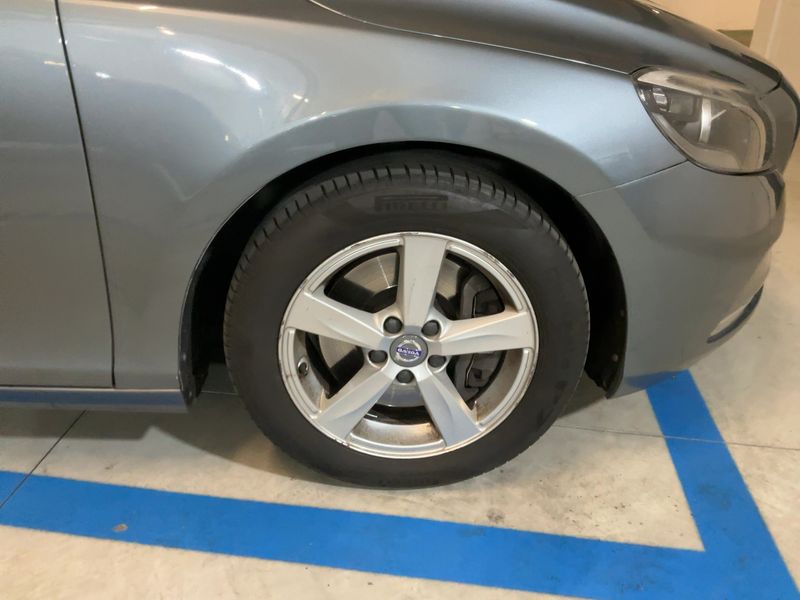 Volvo V40 2.0 D3 Kinetic 2015 – снимка 11