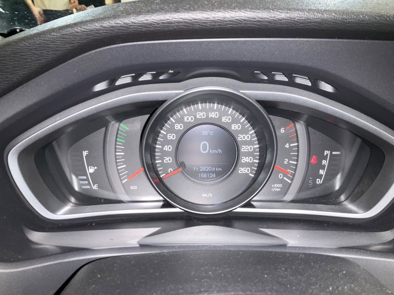 Volvo V40 2.0 D3 Kinetic 2015 – снимка 18