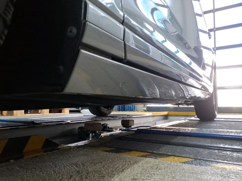 Volkswagen Passat 2.0 TDI Business — zdjęcie 23