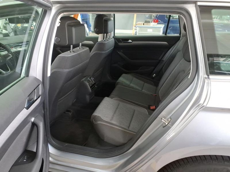 Volkswagen Passat 2.0 TDI Business — zdjęcie 12
