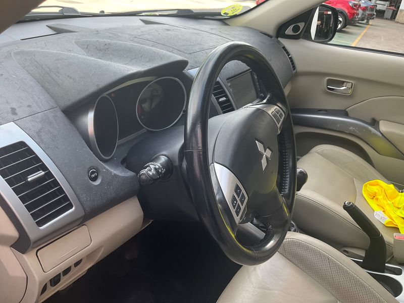 Mitsubishi Outlander 2.2 DI-D Kaiteki Plus 2009 – снимка 33