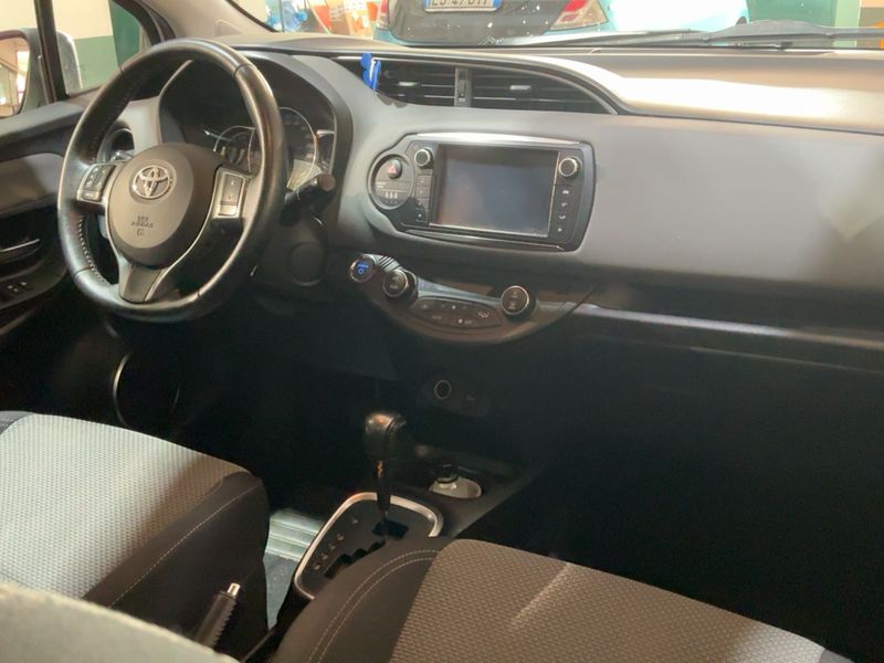 Toyota Yaris 1.5 Hybrid Active — zdjęcie 12