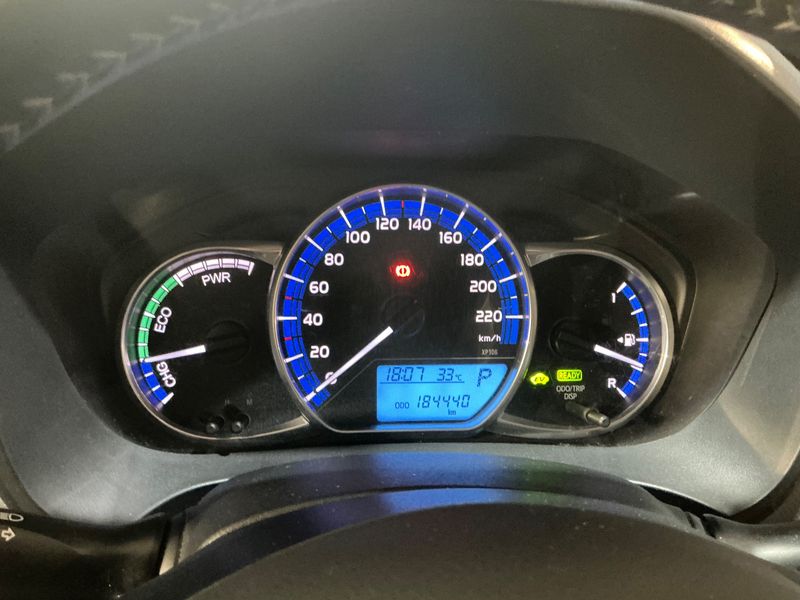 Toyota Yaris 1.5 Hybrid Active — zdjęcie 13