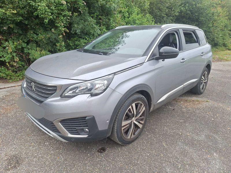 Peugeot 5008 1.2 PureTech Allure — zdjęcie 2