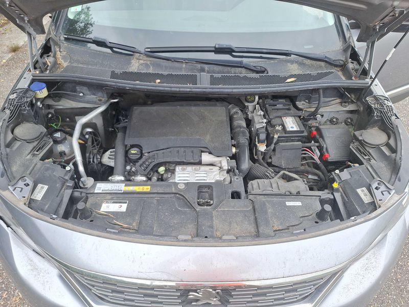 Peugeot 5008 1.2 PureTech Allure — zdjęcie 8