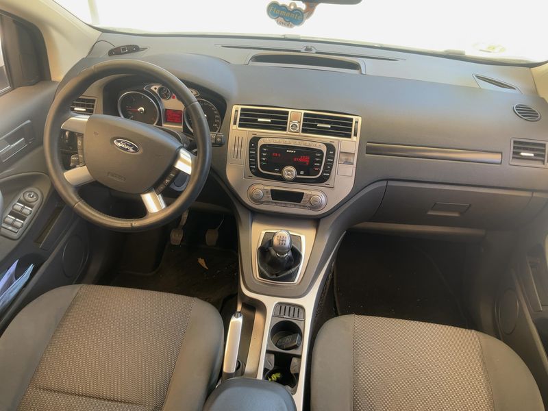 Ford Kuga 2.0 TDCi Trend — zdjęcie 12