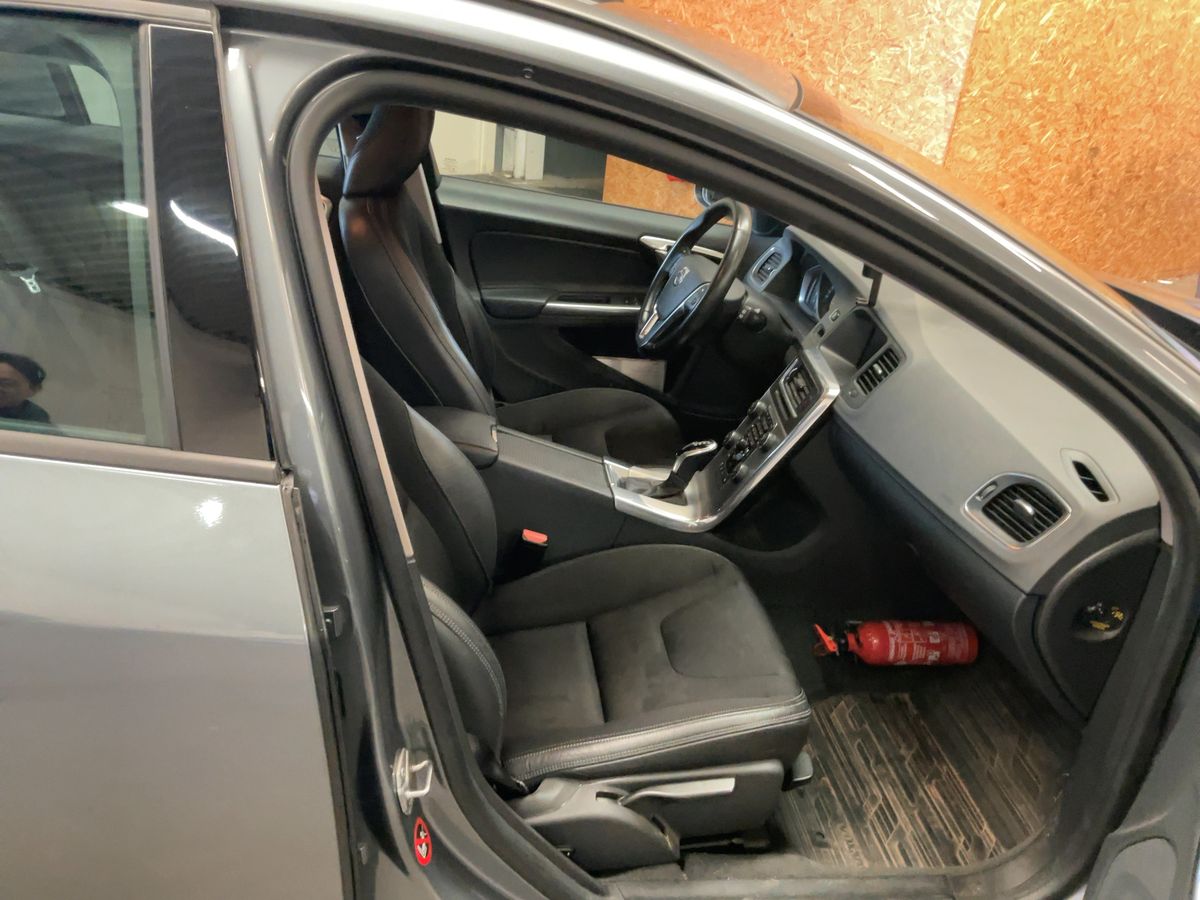 Volvo V60 2018 — photo 17
