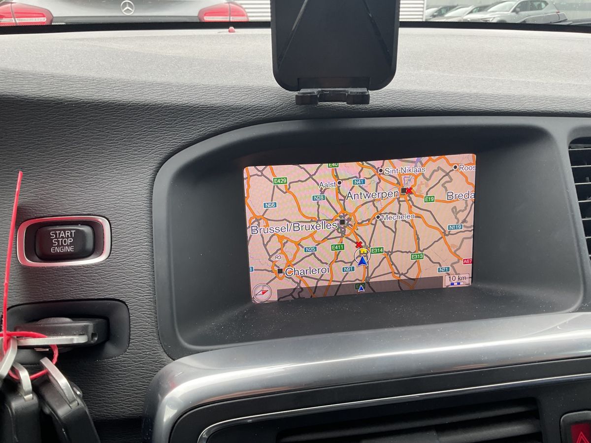 Volvo V60 2018 — photo 45