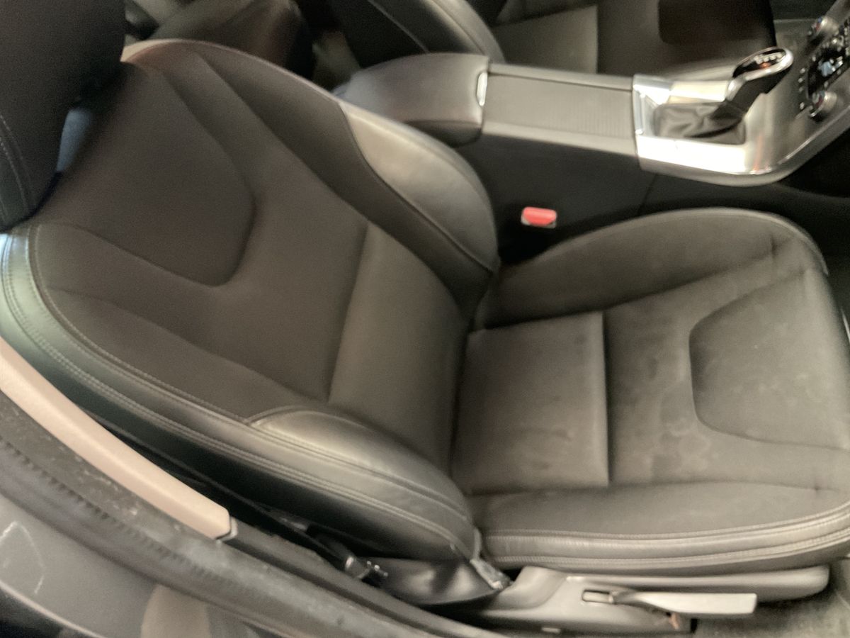 Volvo V60 2018 — photo 36