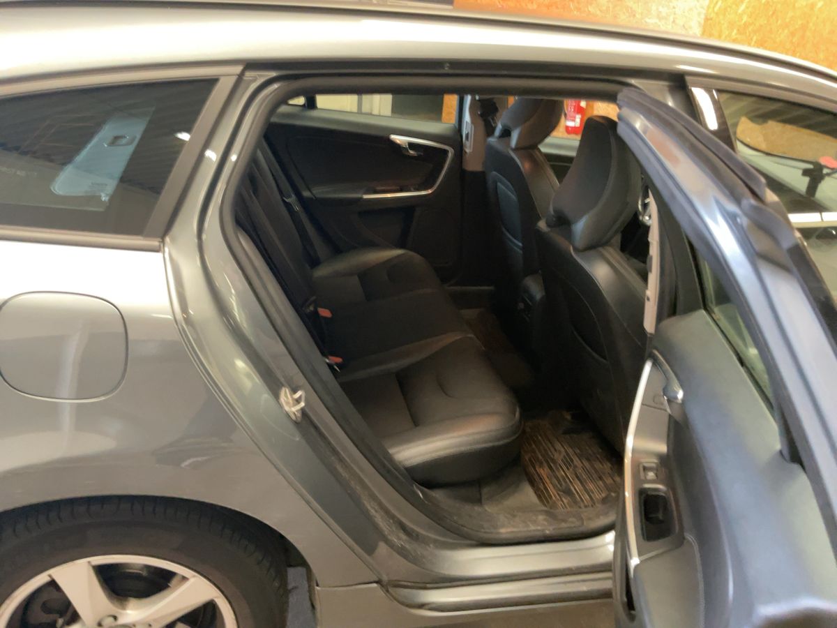Volvo V60 2018 — photo 20