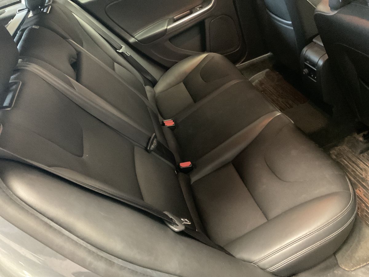 Volvo V60 2018 — photo 37