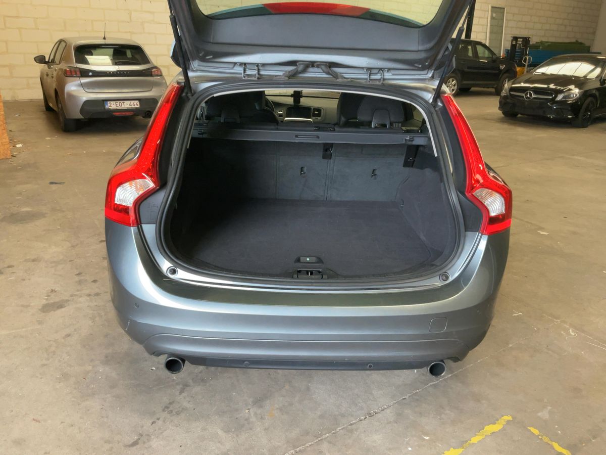 Volvo V60 2018 — photo 16