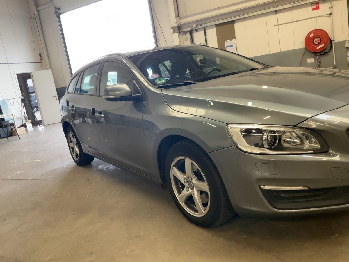 Volvo V60 2018 — photo 13