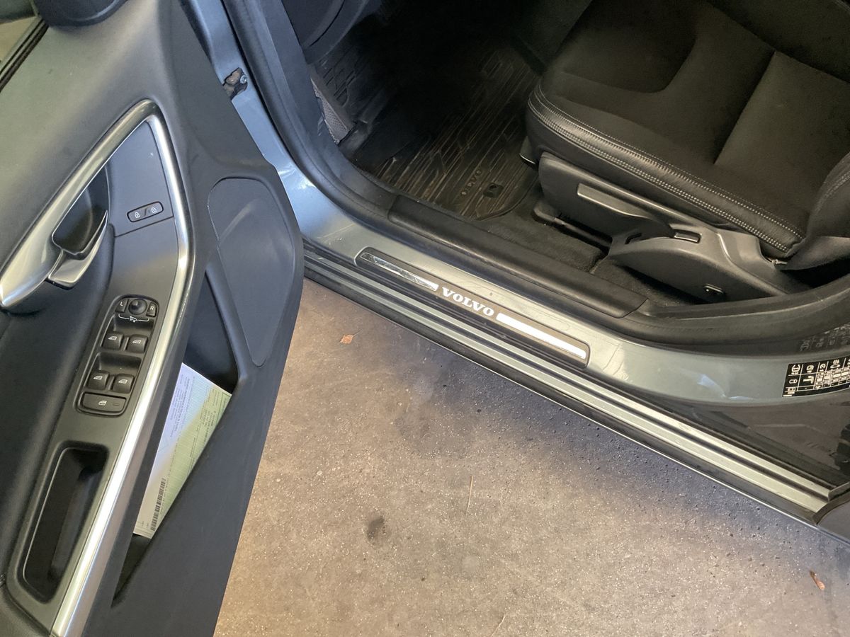 Volvo V60 2018 — photo 34