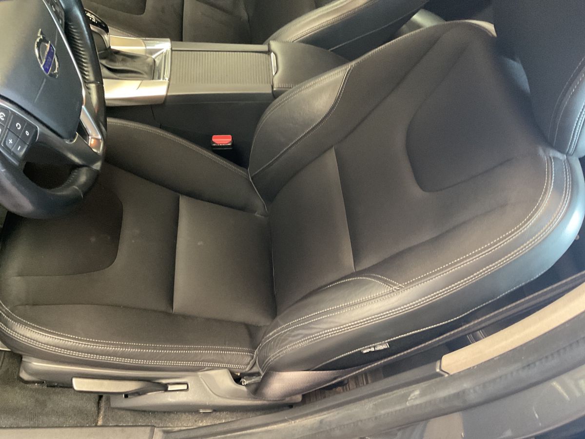 Volvo V60 2018 — photo 35