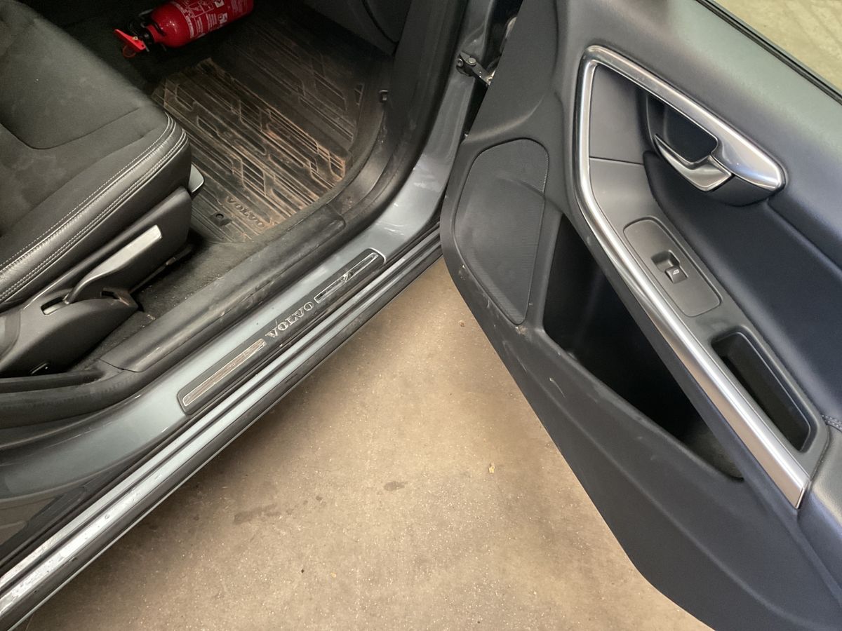 Volvo V60 2018 — photo 32