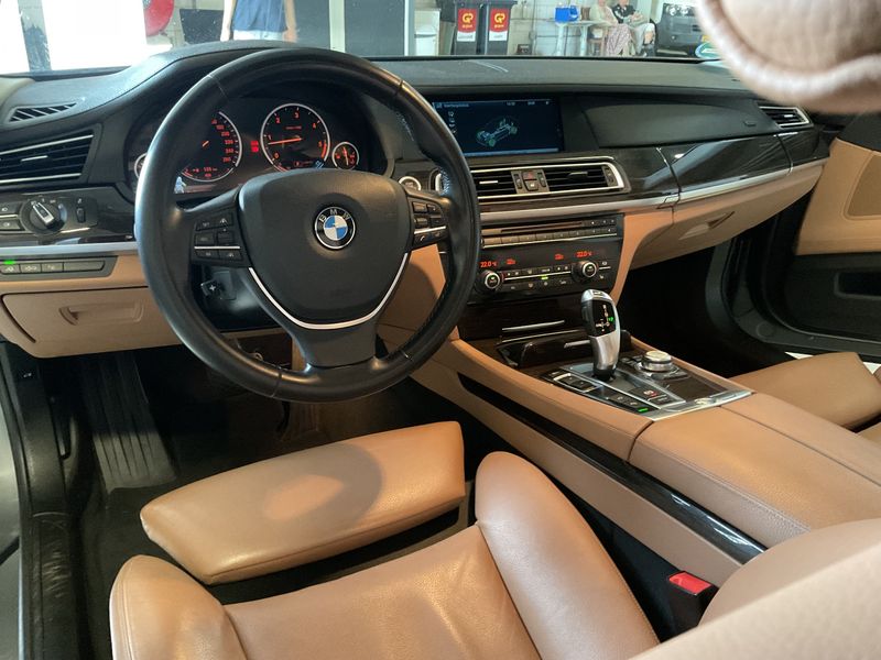 BMW 7er 740d — zdjęcie 12