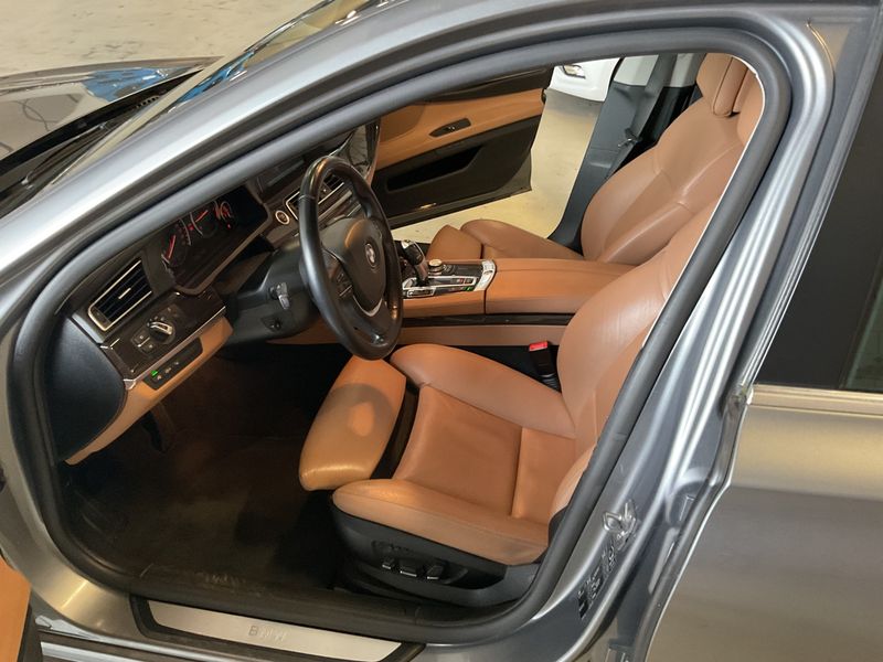 BMW 7er 740d — zdjęcie 11