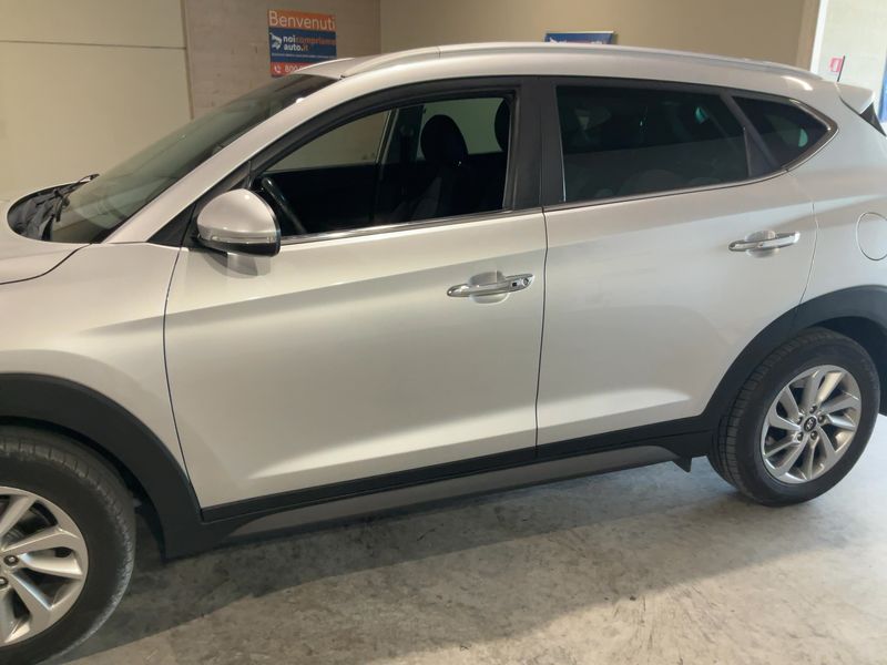 Hyundai Tucson 1.7 CRDi Xpossible ISG 2WD — zdjęcie 4