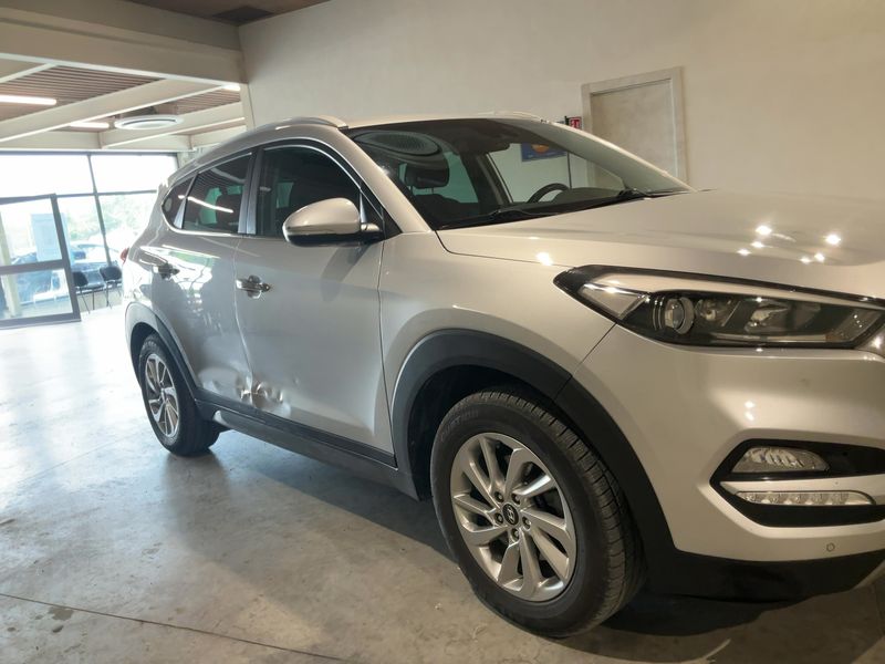 Hyundai Tucson 1.7 CRDi Xpossible ISG 2WD — zdjęcie 8