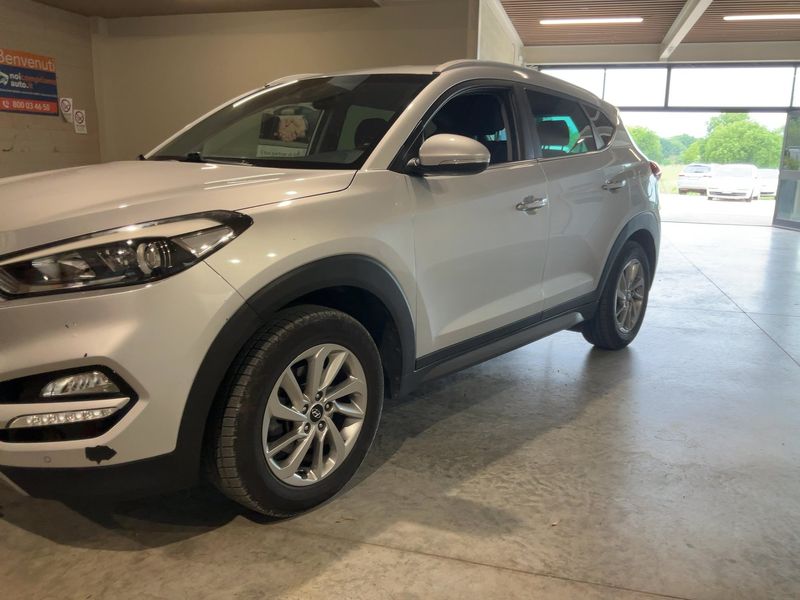 Hyundai Tucson 1.7 CRDi Xpossible ISG 2WD — zdjęcie 2