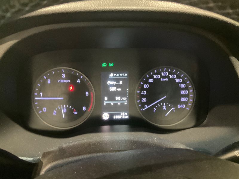 Hyundai Tucson 1.7 CRDi Xpossible ISG 2WD — zdjęcie 13