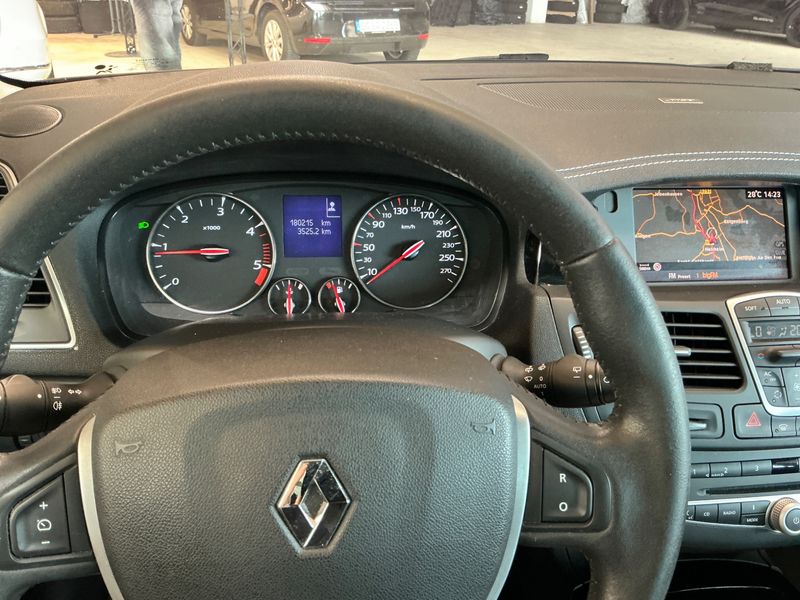 Renault Laguna 2.0 dCi Initiale — zdjęcie 4