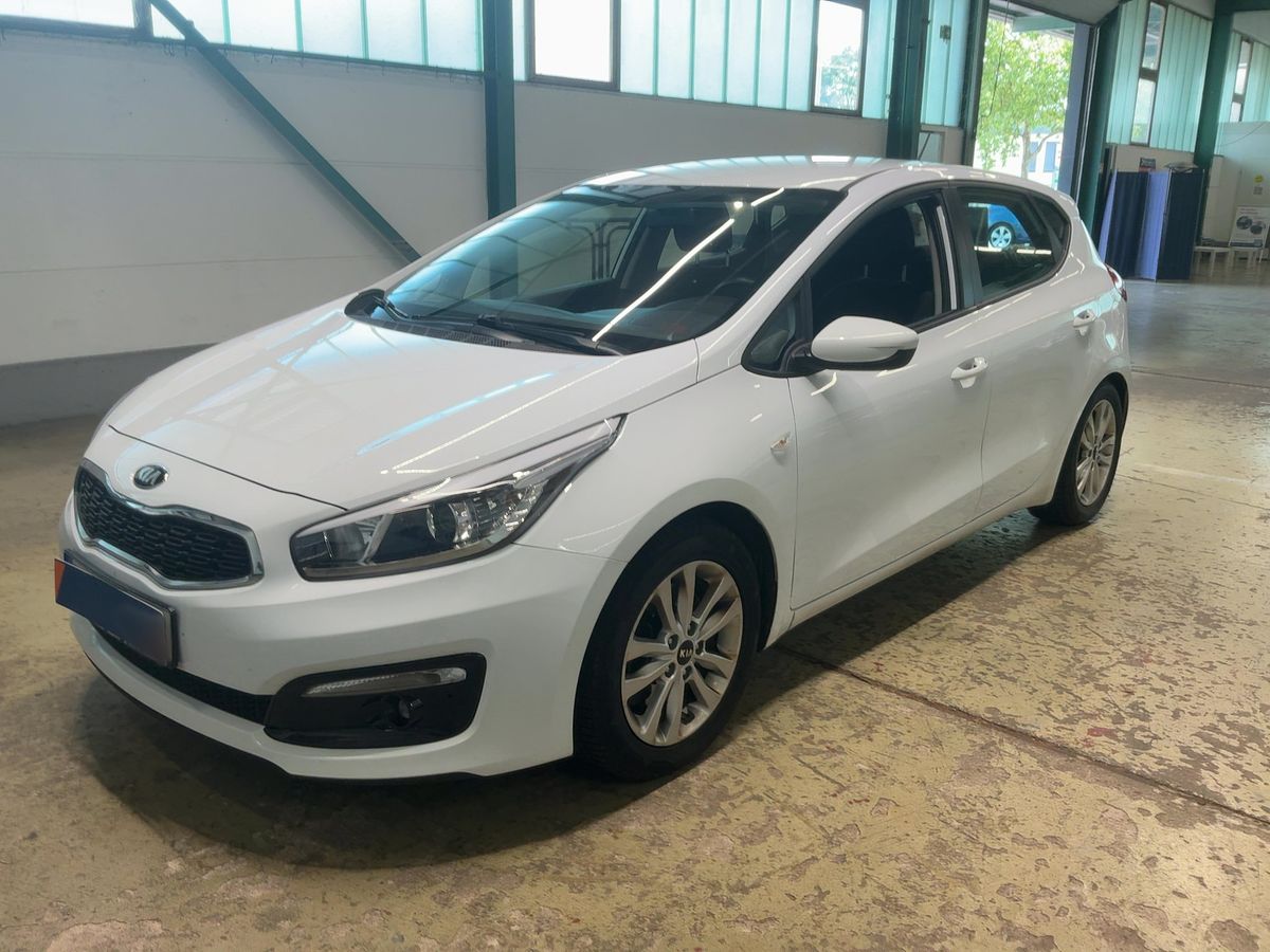 Kia cee'd 2017 — photo 1